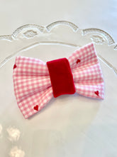 Load image into Gallery viewer, Sweetheart | collar bow tie
