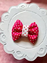 Load image into Gallery viewer, Little love | collar bow tie
