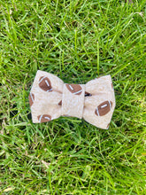 Load image into Gallery viewer, Kickoff | collar bow tie
